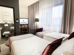 Postel nebo postele na pokoji v ubytování Best Western Hotel Mariacki Katowice