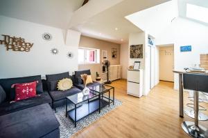a living room with a couch and a table at Le Ballanais - Parking - Netflix in Ballan-Miré +12 photos