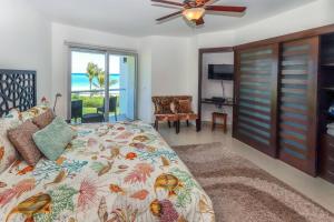 Beachfront Condo with tub, 3 BR & Pool - At Mareazul Condo Corazon 객실 침대 사진 28개 이상