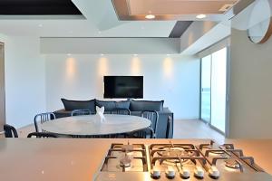 a kitchen and living room with a stove and a couch at Lobby 33 in Guadalajara