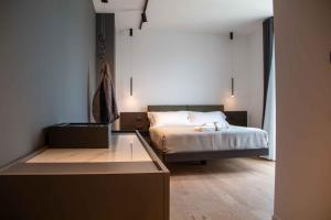 Postel nebo postele na pokoji v ubytování MARI Luxury Rooms and Suites