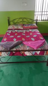 Ένα ή περισσότερα κρεβάτια σε δωμάτιο στο Jayaram gokulavasam