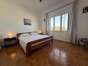a bedroom with a bed and a large window at Résidence CHATT C3 in Cabo Negro