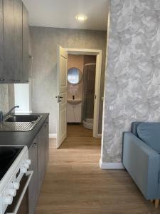 Η κουζίνα ή μικρή κουζίνα στο Mustvee aparts +14 φωτογραφίες