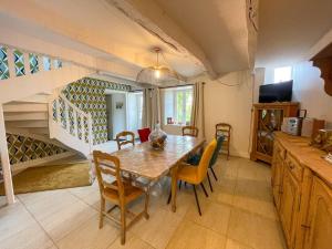 a kitchen and dining room with a table and chairs at Gîte de charme in Paimpol