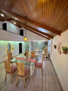 Χώρος καθιστικού στο Habitación 302 con baño privado Norte de Armenia