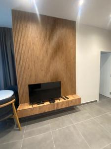 TV a/nebo společenská místnost v ubytování Apartamente Antoni Shengjin + 37 fotografií