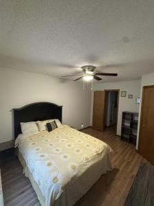 a bedroom with a bed with a ceiling fan at Cozy large room in quiet neighborhood in Leavenworth