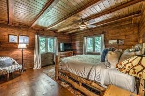 a bedroom with a bed in a log cabin at Ridge Top Lodge in Blue Ridge