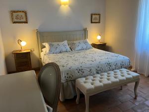a bedroom with a bed and two tables and two lamps at Podere Le Querce in Montebuono