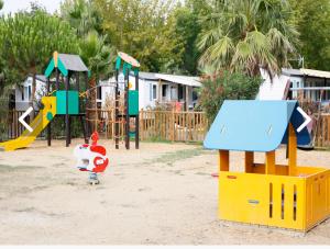 Ο χώρος παιχνιδιού για παιδιά στο Mobil home prémium 8 pers camping 4 étoiles