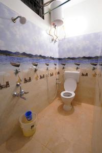 Phòng tắm tại The Last Stop Backpackers Hostel +36 ảnh