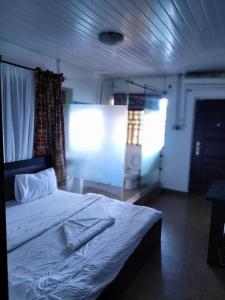 Uma cama ou camas num quarto em Epa's Place