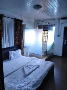 Uma cama ou camas num quarto em Epa's Place