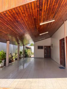a large building with a wooden ceiling and a courtyard at Ampla Casa Duplex com 4 suítes in Teresina