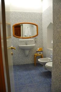 Phòng tắm tại Agriturismo Tholos