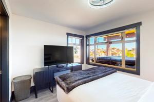 Ένα ή περισσότερα κρεβάτια σε δωμάτιο στο Serene View Lodge at The Raven