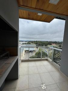 a balcony of a building with a view of a street at Departamento Confort AVI in Salta