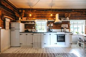 Kuchyň nebo kuchyňský kout v ubytování Lõuka Farm House + 37 fotografií