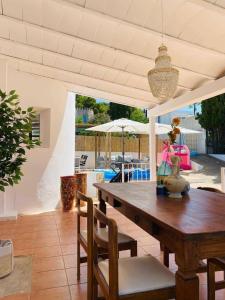 Πισίνα στο ή κοντά στο Ibiza Sunshine Hideaway