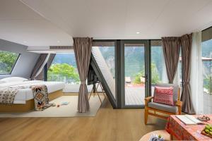 A bed or beds in a room at Light and Forest PeeKaboo Cliff Private Hot Spring Hotel Még 107 kép