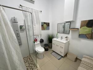 Koupelna v ubytování Oasis Inn