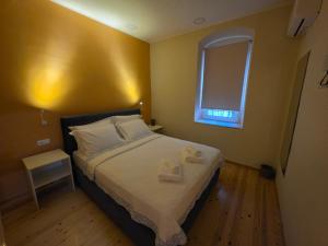 Giường trong phòng chung tại Central Bliss Apartments No2