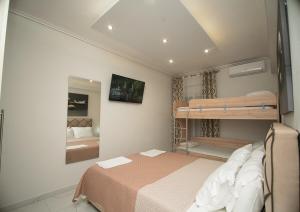 Posteľ alebo postele v izbe v ubytovaní Cozy Sea View Apartment in Paralia
