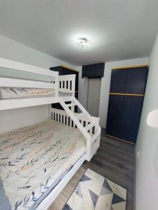 Postel nebo postele na pokoji v ubytování Golden view apartman