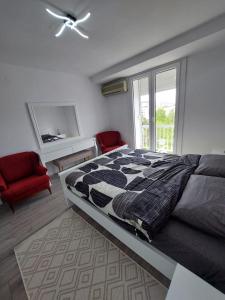 Postel nebo postele na pokoji v ubytování Golden view apartman