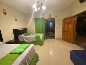 Ένα ή περισσότερα κρεβάτια σε δωμάτιο στο Termales El Paraíso