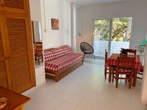 Ένα ή περισσότερα κρεβάτια σε δωμάτιο στο Apartamentos a Es Pujols- Formentera vacaciones