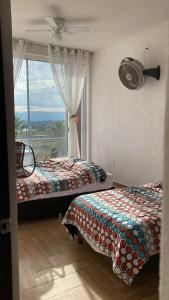 Cama o camas de una habitación en House in Teques Rooftop with view and pool for 15