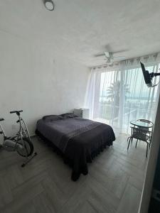 Cama o camas de una habitación en House in Teques Rooftop with view and pool for 15