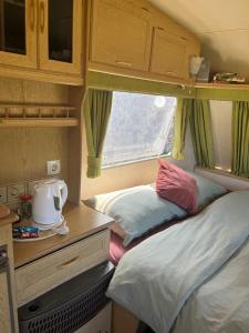 a small bedroom with two beds and a window at Vintage Nest by the Sea in Saraiķi