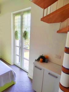 Ένα ή περισσότερα κρεβάτια σε δωμάτιο στο Piscina, Spa e Mare a Casa Torretta in collina