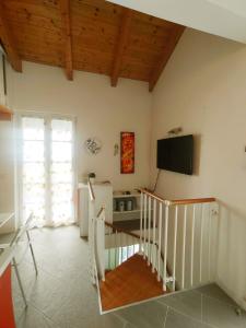 Μια τηλεόραση ή/και κέντρο ψυχαγωγίας στο Piscina, Spa e Mare a Casa Torretta in collina