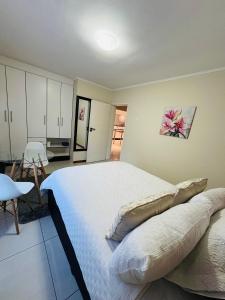 Ένα ή περισσότερα κρεβάτια σε δωμάτιο στο Goshen villas