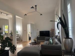 Μια τηλεόραση ή/και κέντρο ψυχαγωγίας στο Apartament Loft & Go