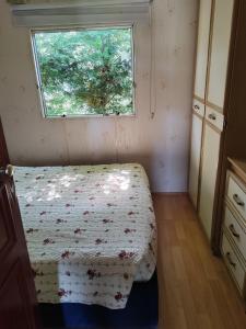 Postel nebo postele na pokoji v ubytování Agréable mobil home