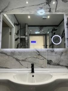 Ένα μπάνιο στο The XL modern retreat +9 φωτογραφίες