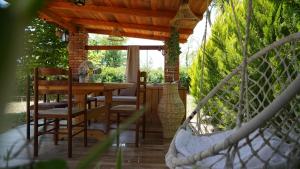 Κήπος έξω από το Sandri Nature Lodge +8 φωτογραφίες