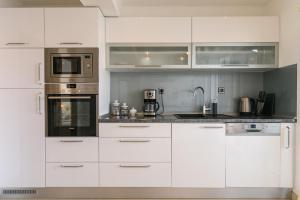 O bucătărie sau chicinetă la Apartman Lorena - with sea view near Old Town