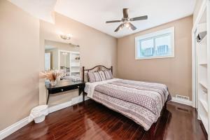 Gallery image of cozy two bedrooms with external bathroom just for you in Calgary