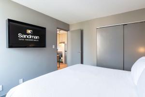 Postel nebo postele na pokoji v ubytování Sandman Suites Vancouver on Davie + 33 fotografií