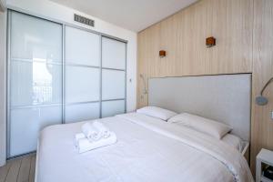 Gallery image of ROOFTOP -Vue port, 4 pers, climatisé, terrasse, jaccuzi, parking in Antibes