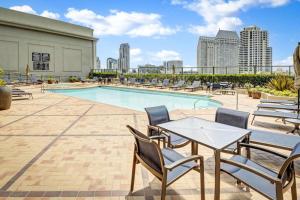 Bazén v ubytování Panoramic Bay and City Views - 2BR, Pool, Gym, Parking nebo v jeho okolí