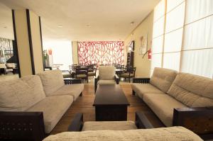 Posezení v ubytování azuLine Hotel Pacific