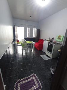 a living room with a table and a kitchen at Apartmento G in Macapá