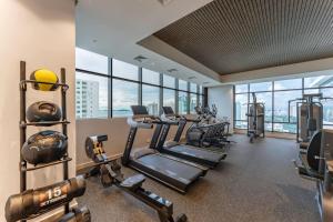Fitness centrum a/nebo fitness zařízení v ubytování Chic 1-Bedroom Overlooking the Pacific in Panama City
